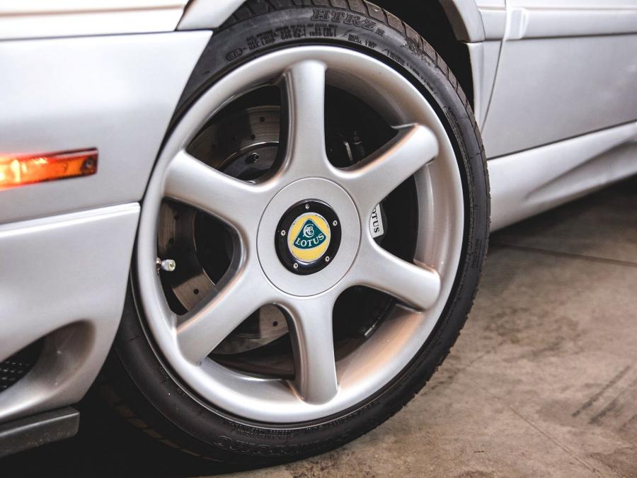 Колеса Lotus Esprit V8 SE 2001 года  (фото 54 из 66)